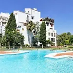 Luxury Apartment In Puerto Banus Free Parking, 100M To Beach & Marina *