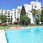Luxury Apartment In Puerto Banus Free Parking, 100M To Beach & Marina Appartement *