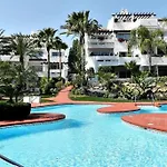 Luxury Apartment In Puerto Banus Free Parking, 100M To Beach & Marina Διαμέρισμα